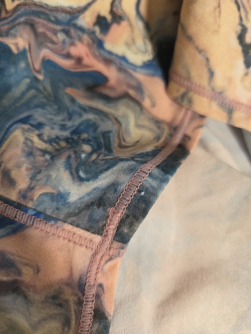 Oiselle Roga Running Shorts Pink Blue Gold Marble Print Size 8 - Picture 14 of 16